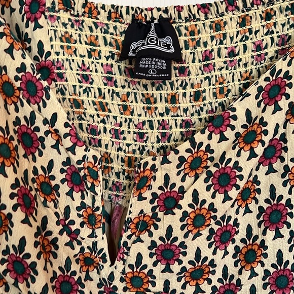 Ruffle Style Boutique Dress - Picture 4 of 4